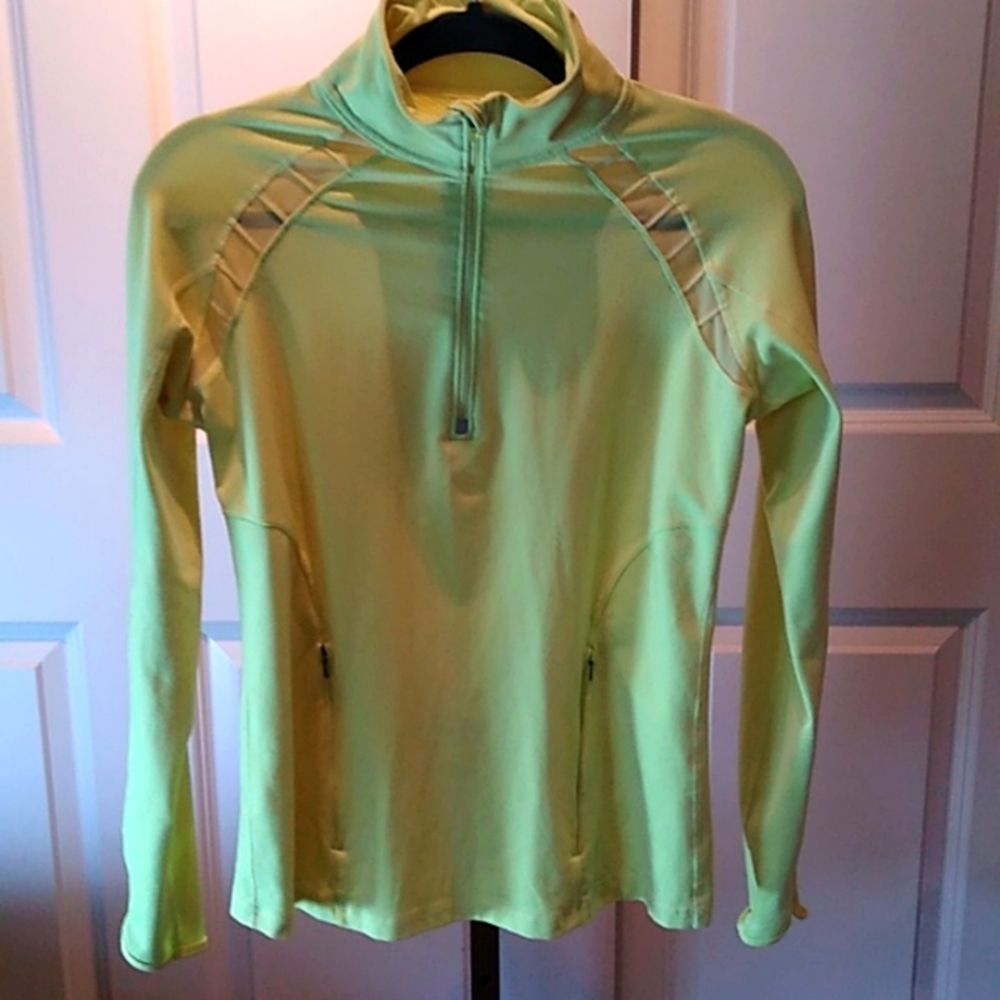 Lucy, lucy tech pullover athletic jacket in women's medium.